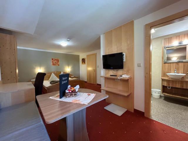Pension Edelweiss Breitenbach am Inn Exterior photo