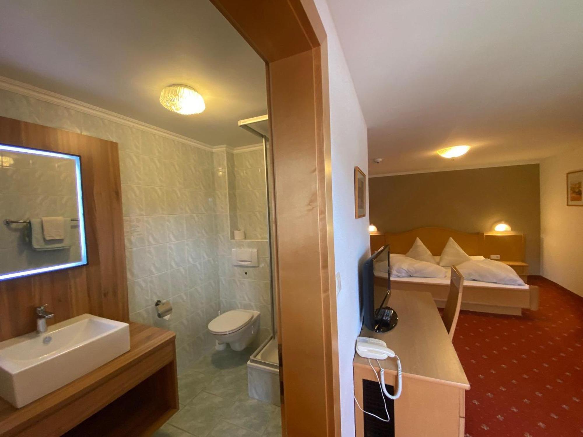 Pension Edelweiss Breitenbach am Inn Exterior photo