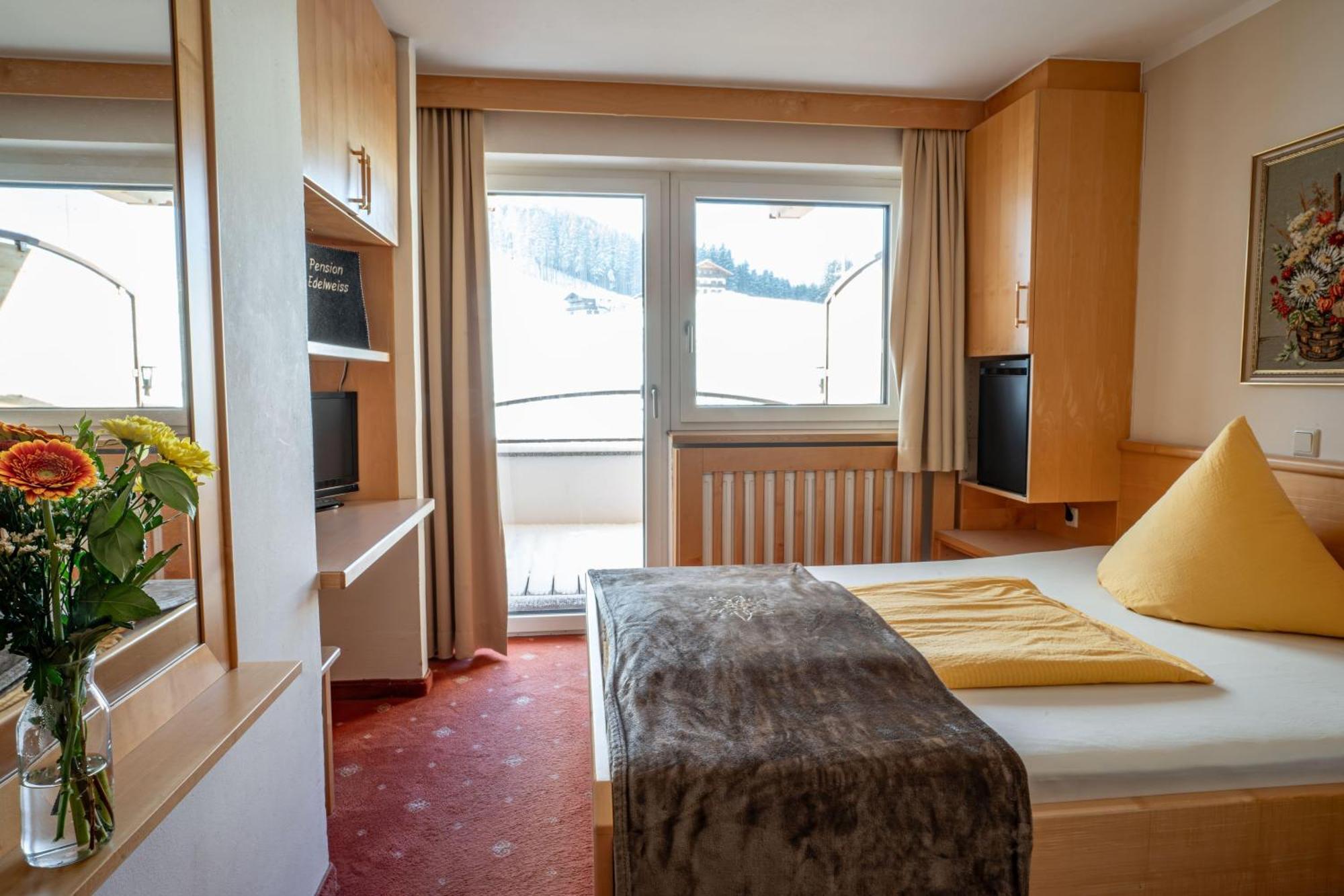 Pension Edelweiss Breitenbach am Inn Exterior photo