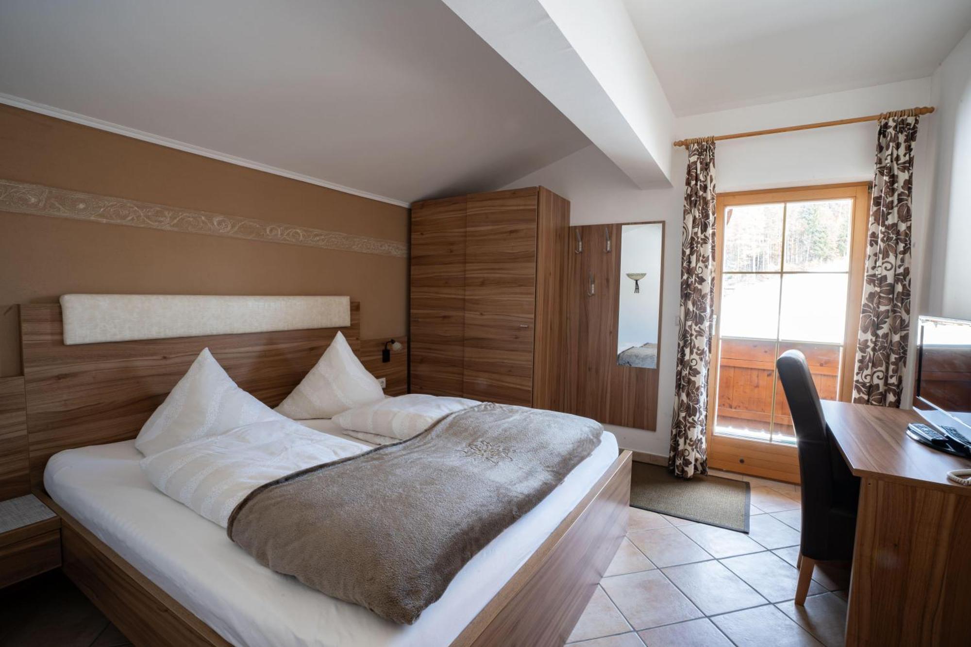 Pension Edelweiss Breitenbach am Inn Exterior photo