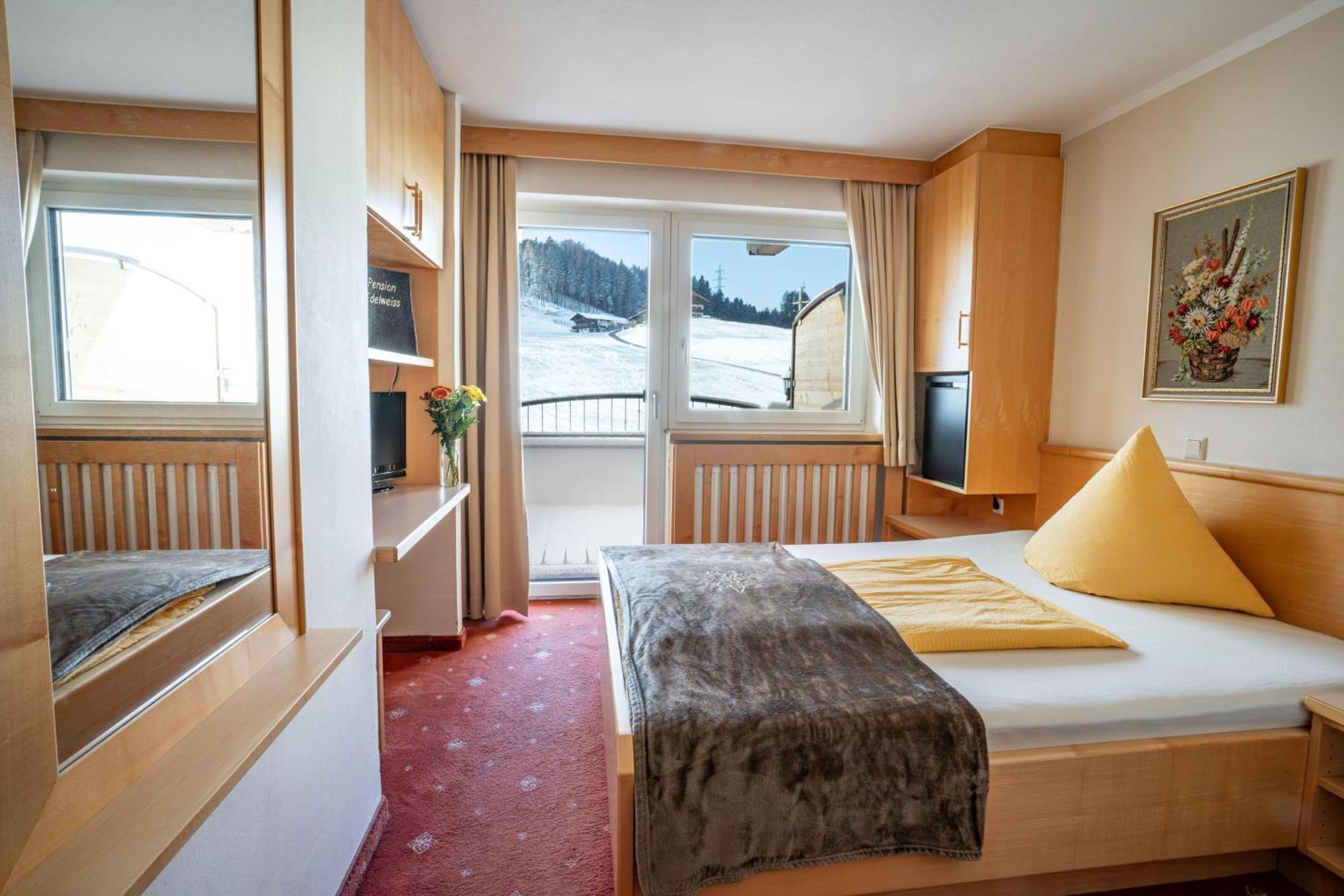Pension Edelweiss Breitenbach am Inn Exterior photo
